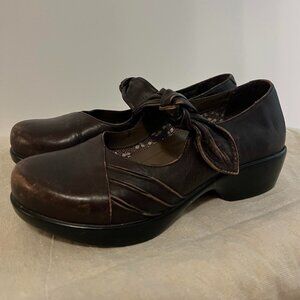 Dansko Vintage Leather Mary Jane Clogs, Brown – EU 37